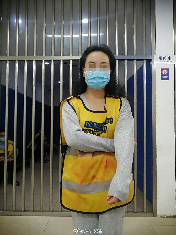 女子醉驾遇交警冲卡逃跑被抓获