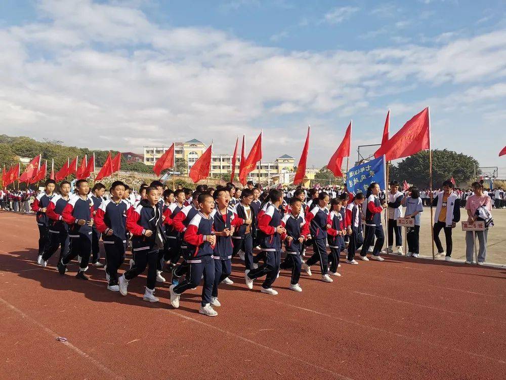 运动点燃激情,青春绽放风采_手机搜狐网