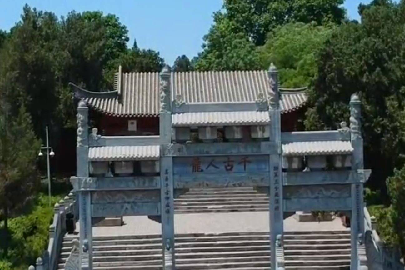 南阳卧龙岗武侯祠诸葛亮躬耕隐居南阳的地方