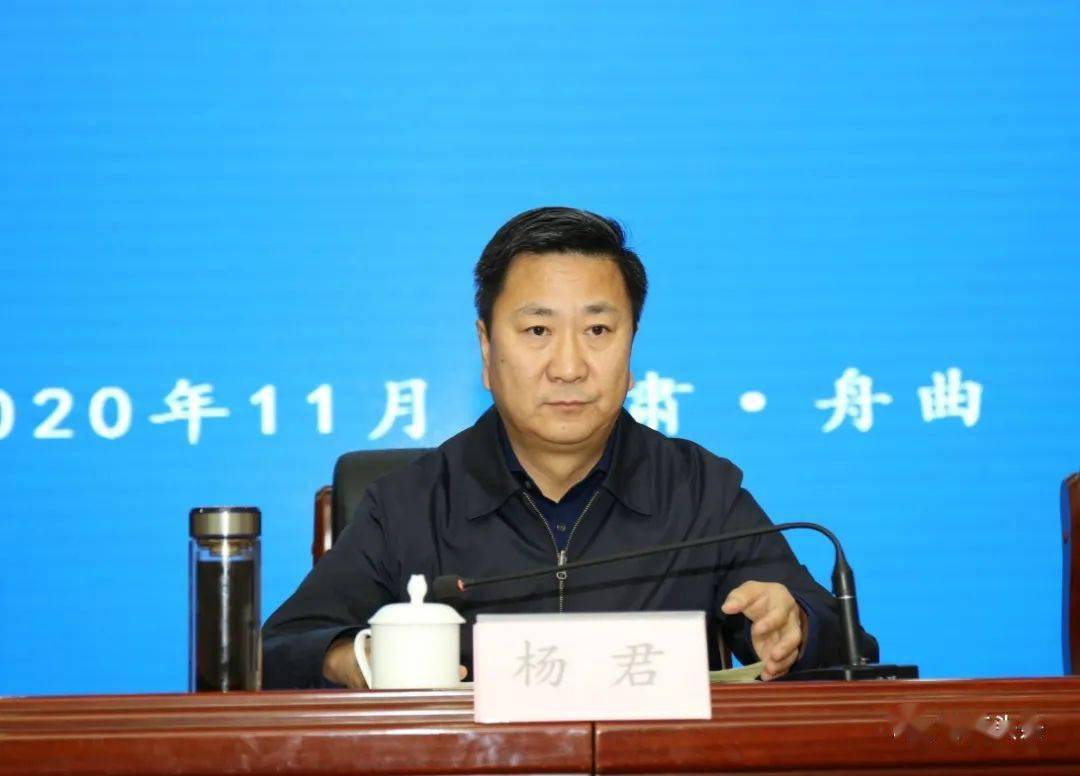 州人大常委会副主任,舟曲县委书记石华雄一同出席.