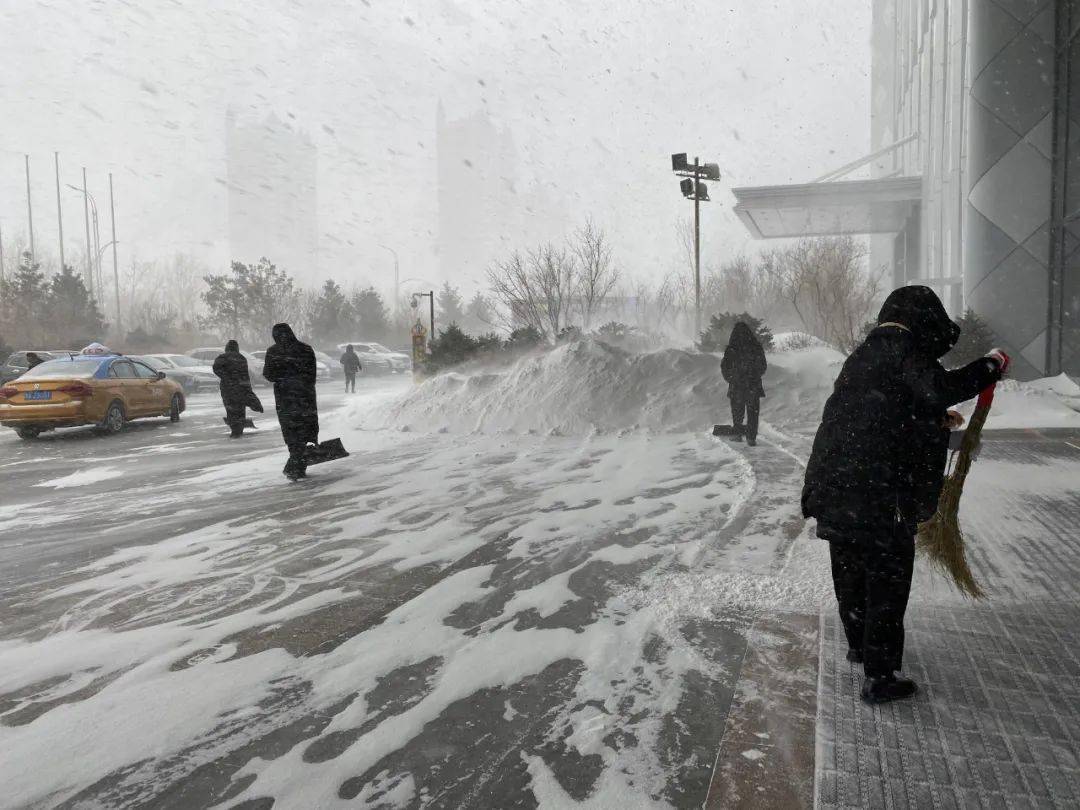 暴雪来袭多地连发预警