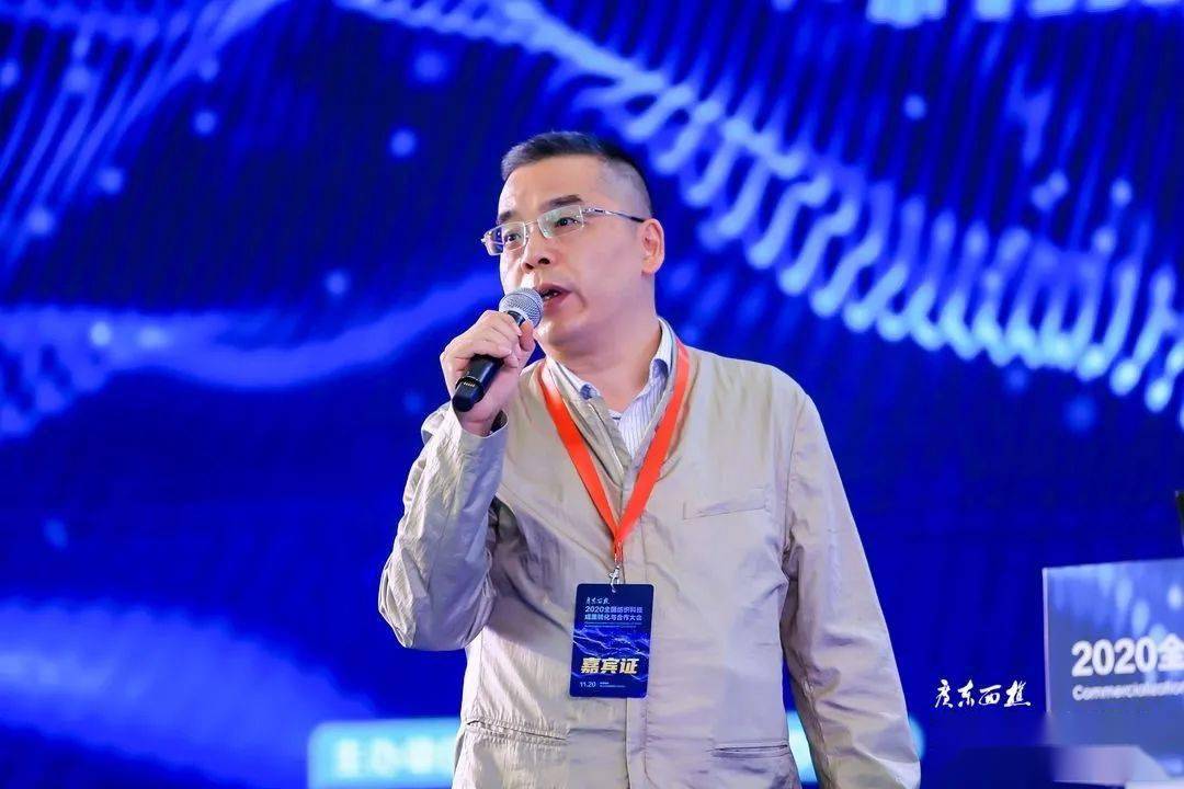 东华大学教授吴海波作题为"纺粘,熔喷,湿法非织造布技术研究进展"的