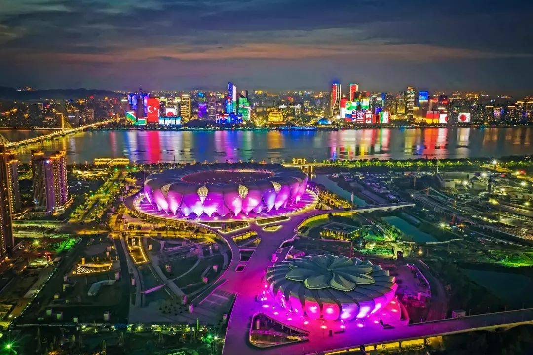 "系统杭州奥体博览城位于钱塘江南岸璀璨的杭州奥体博览城夜景未来