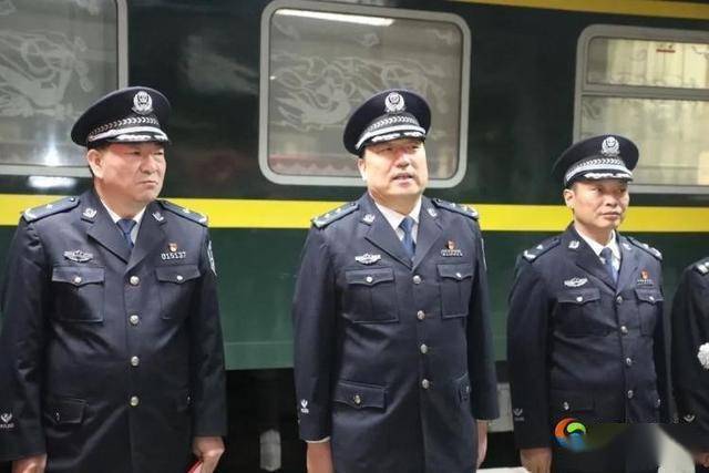 兰州公安侦办20041019特大杀人案专案组凯旋