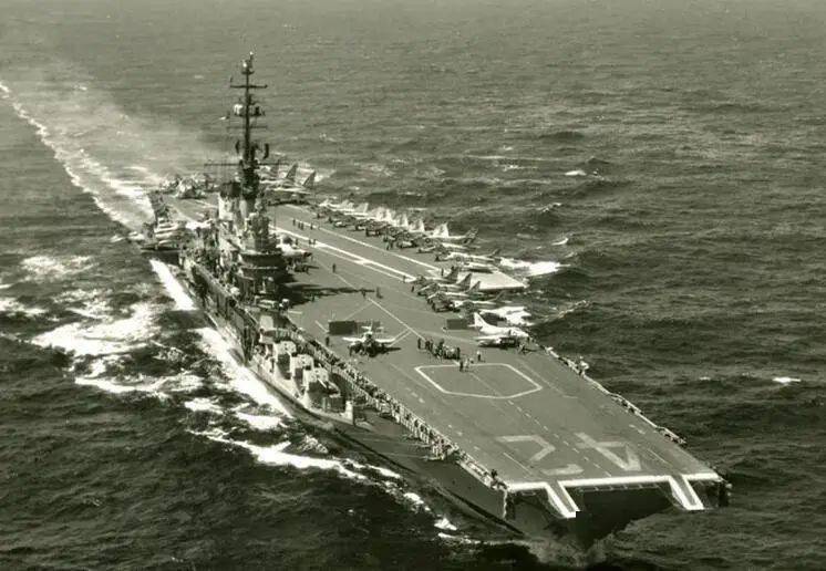 "富兰克林·罗斯福"号航空母舰所以,别看富兰克林·罗斯福先后干了