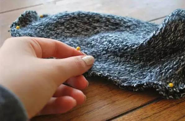 衣服改造旧毛衣改成袜子冬天就能暖暖哒