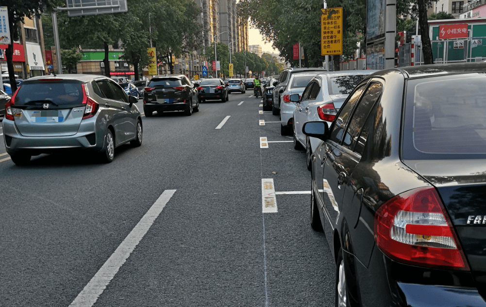 东莞启用新型停车位停在车位也会吃罚单很多车主第一次见