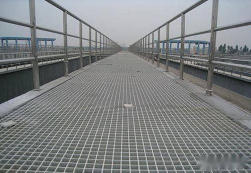 做法:次梁檩条(或加劲肋条)间距小于600mm 花纹钢板(或格栅板) 约40mm