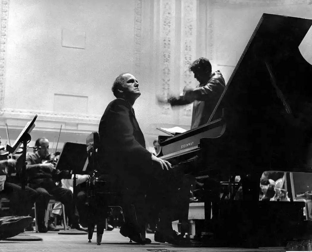 享乐特惠全球顶尖十大钢琴家之一的巅峰时刻里赫特百年冥诞纪念录音