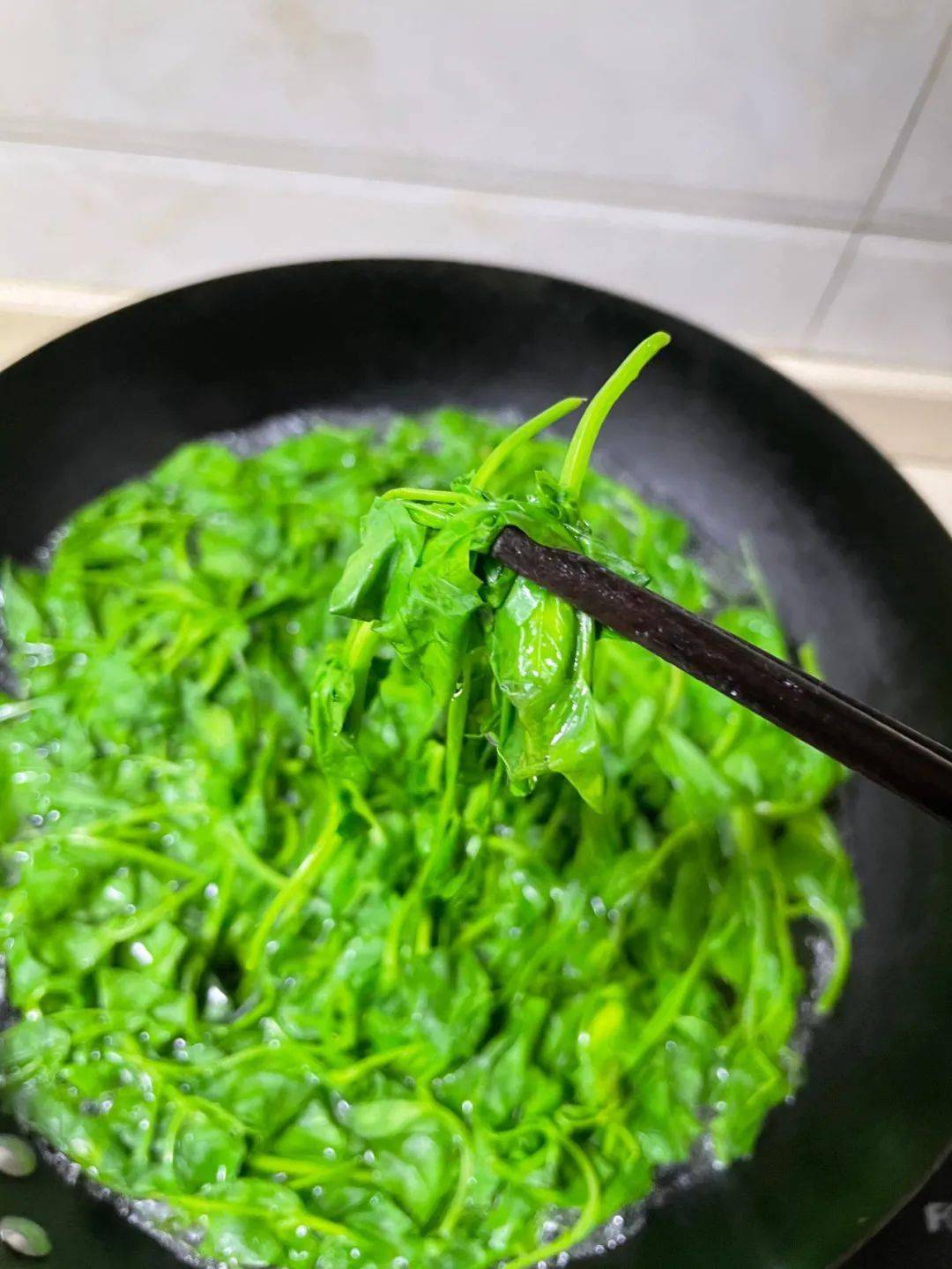 冬天好吃不过豌豆颠儿豌豆颠儿开始占领峨眉人的餐桌