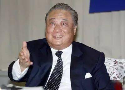 2,贴面:古书上有"对面不见耳,主大好"之说,说的就是贴面的耳相一般