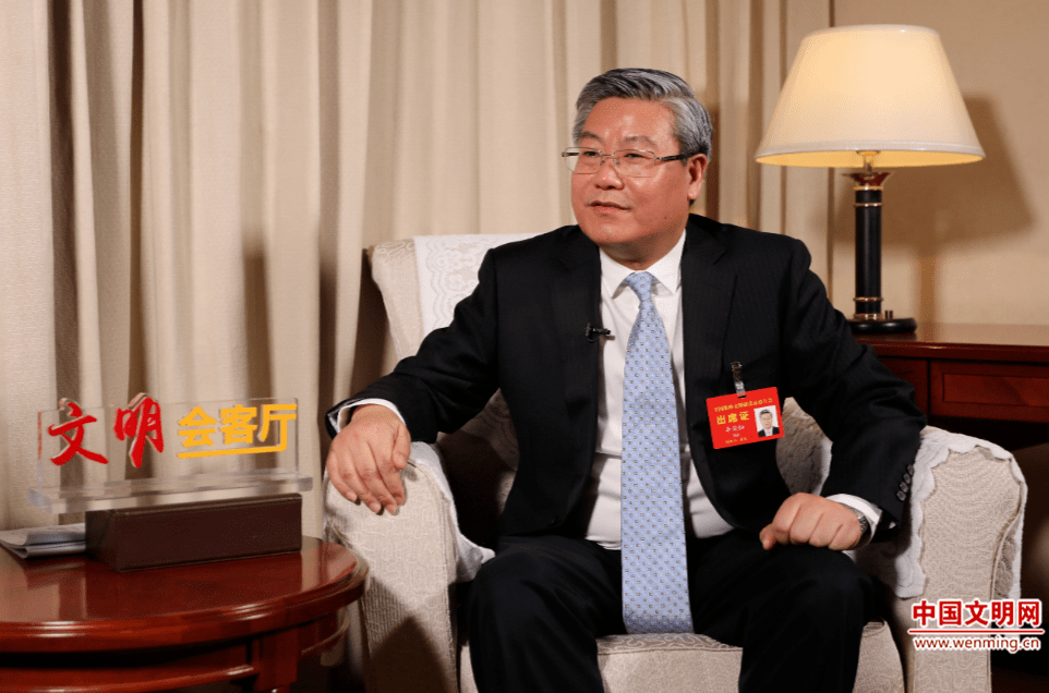 甘肃省委常委,兰州市委书记李荣灿接受中国文明网记者采访.
