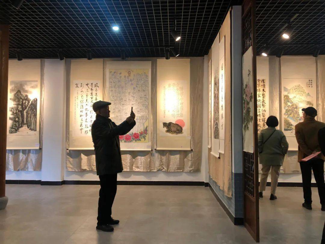 翰墨丹青頌黨恩書畫展在績溪縣文化館展出