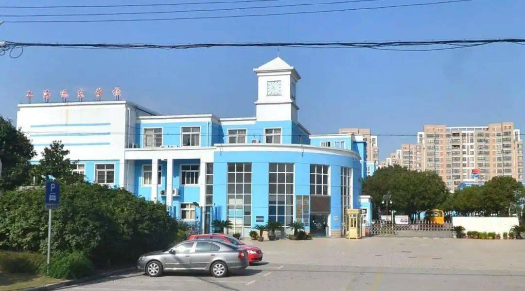 远东学校建于2002年6月,是一所十二年一贯制的民办学校,学校占地面积