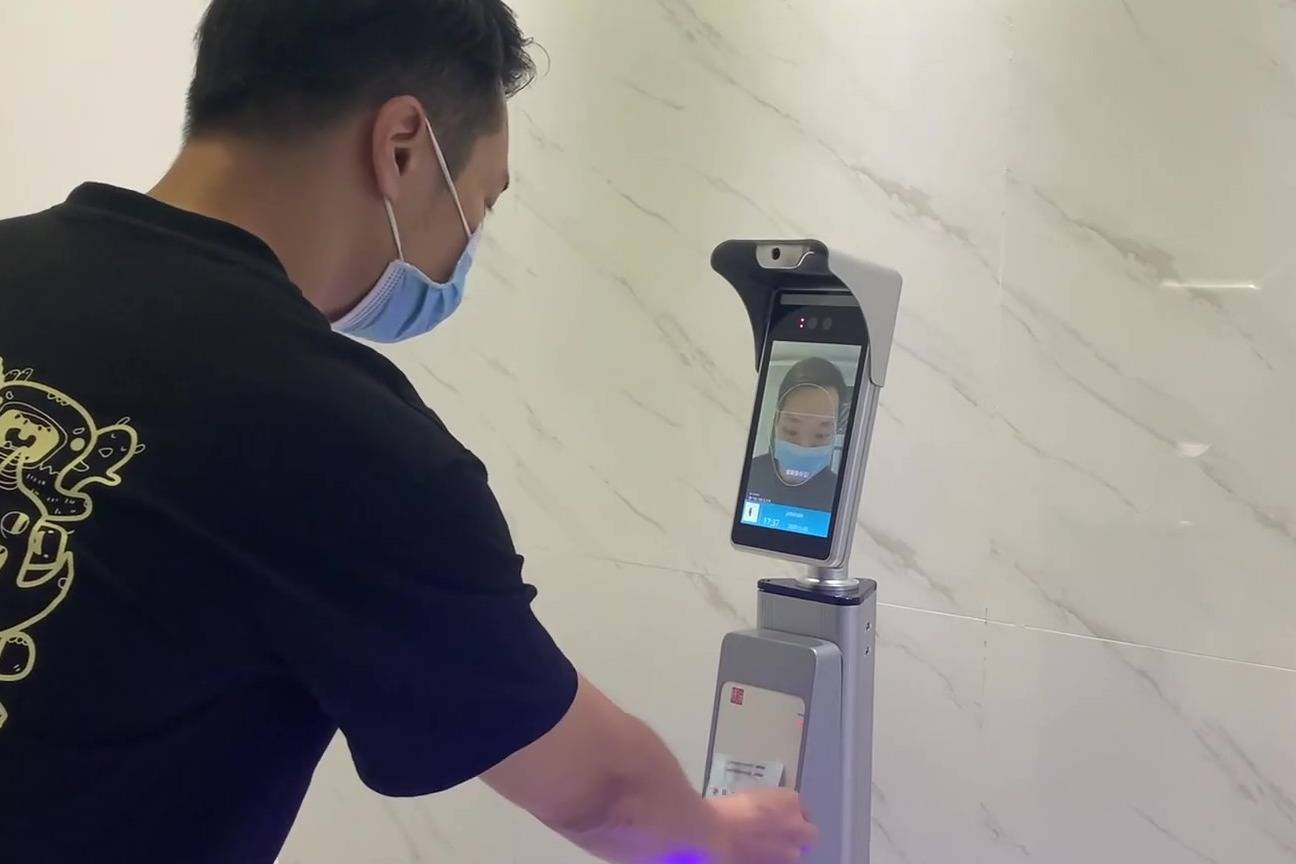 人脸识别刷身份证门禁考勤一体机刷脸刷身份证双重识别认证通行