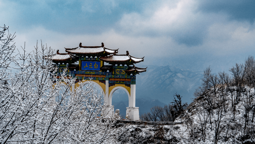 一起来看看白云山雪景!