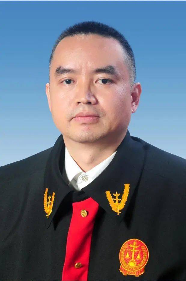 副局长刘志勇的故事深圳市龙岗区人民法院执行局今天政法群英榜将给