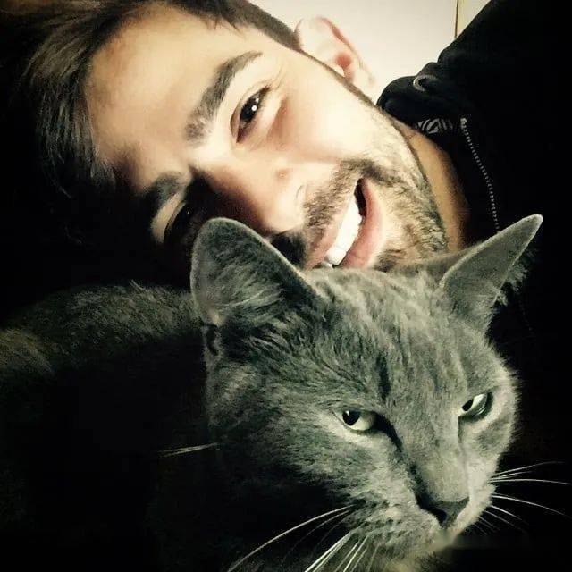 每天和帅哥各种自拍无聊了,还有帅哥逗你笑单手抱双手抱公主抱累了