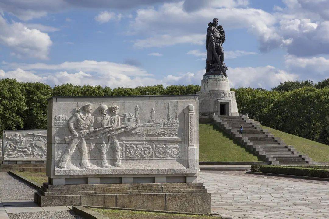 08visitberlin, foto wolfgang二战结束后,苏联在柏林建了3处纪念碑