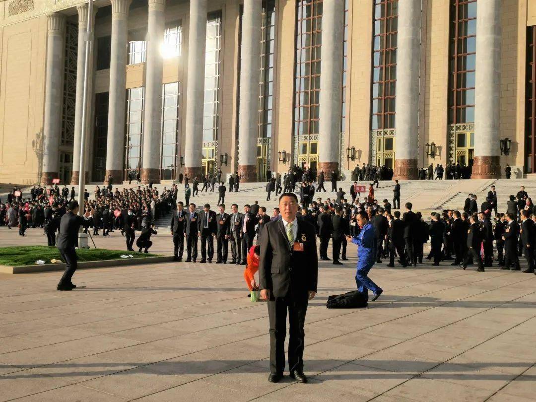 赞全国劳动模范袁定江