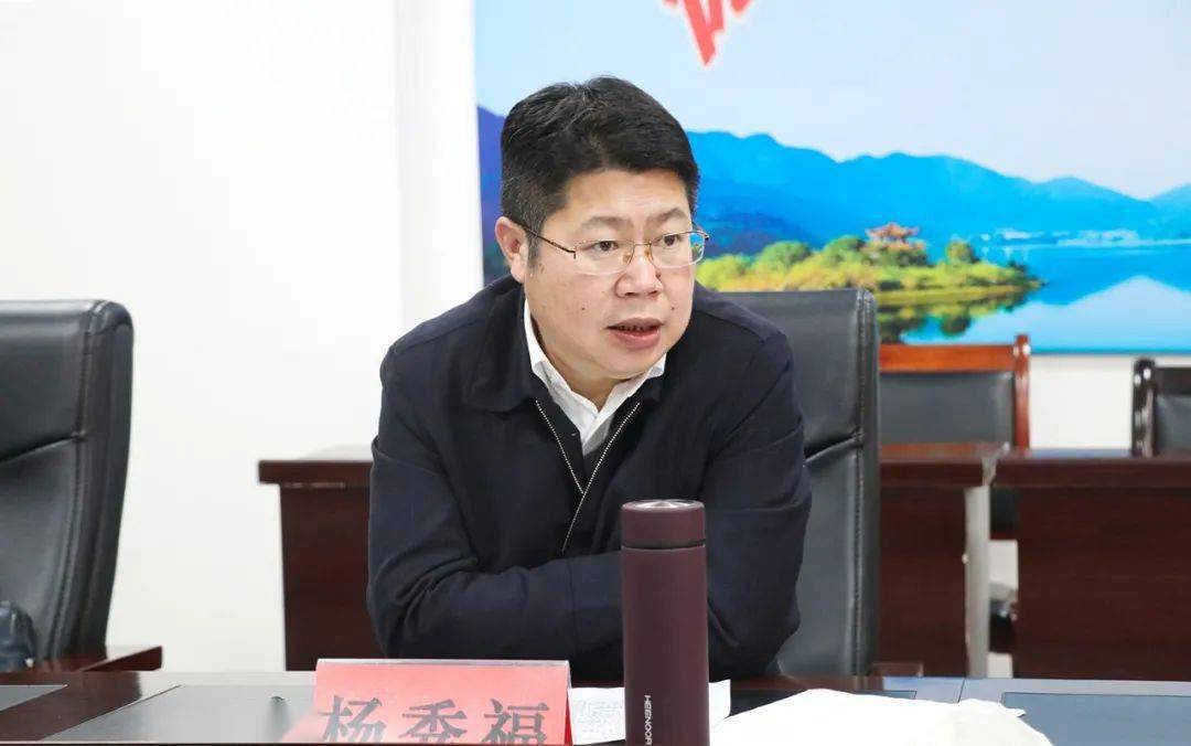 杨秀福: 千方百计为群众排忧解难