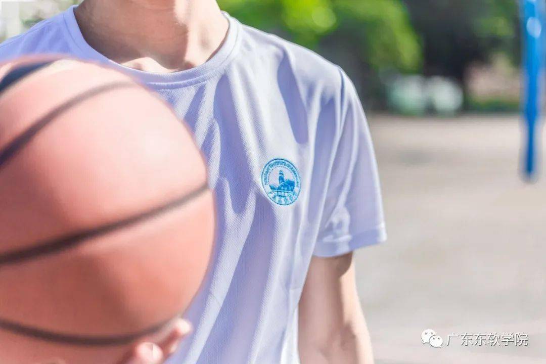 快来穿上这身校服,开启你的东软之旅吧