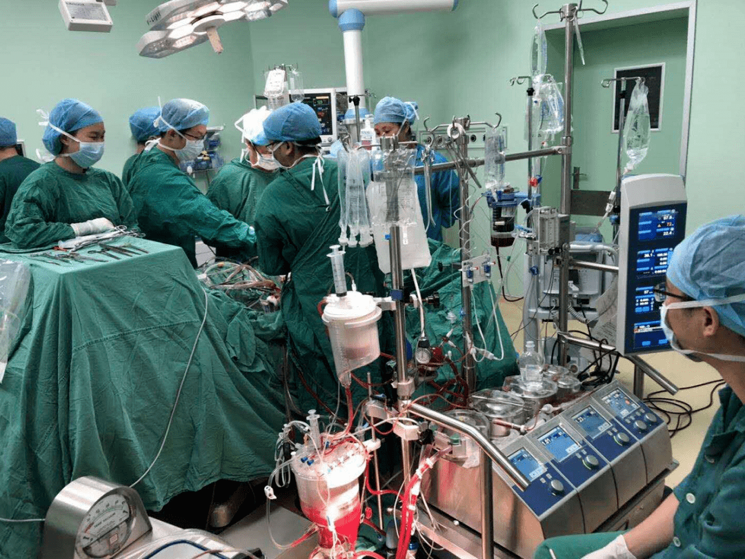 多学科联手挑战高难度手术江门市中心医院开展江门首例体外循环下肺癌