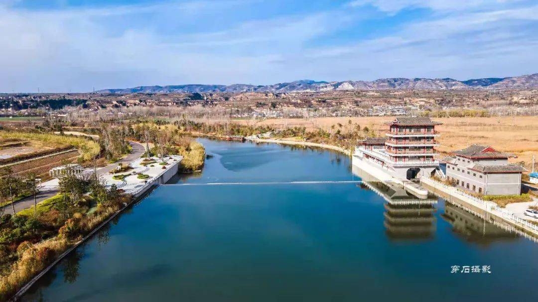 晴空碧水,芦苇荡漾,初冬的韩城澽水河颜值美如画!