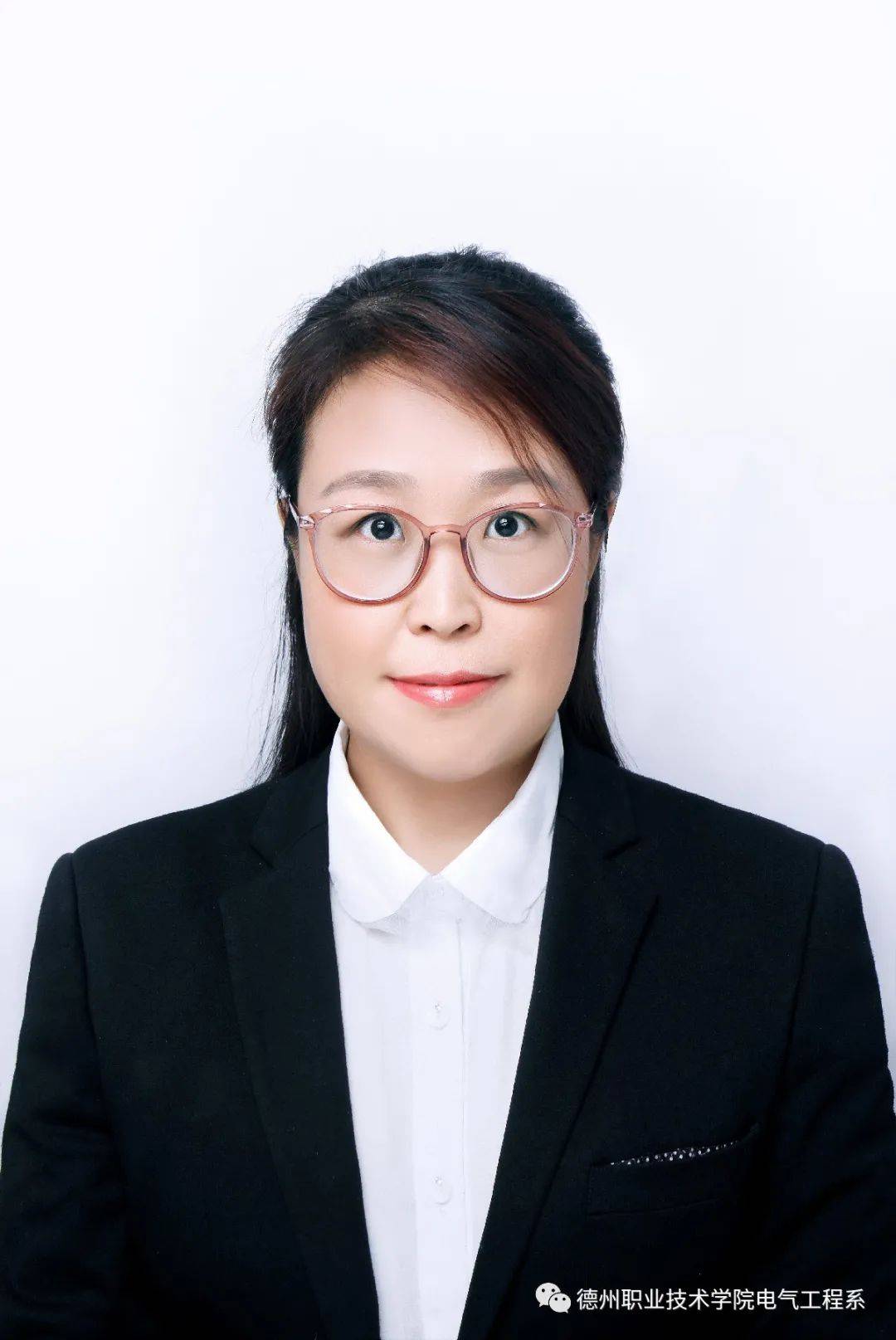 李晓楠第二届德职立德楷模敬业爱生之师候选人事迹