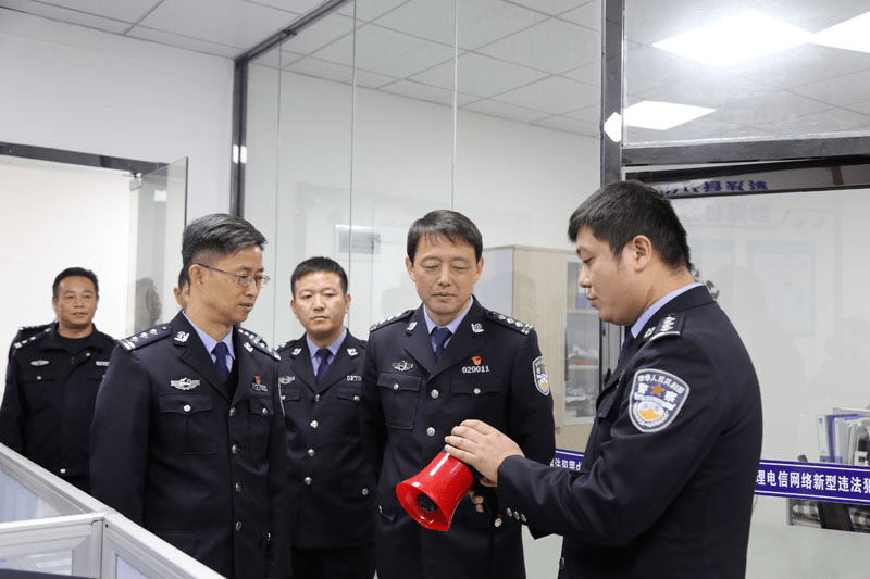 11月20日上午,市局党委委员,水上分局局长汪秋平在市局水上分局副局长