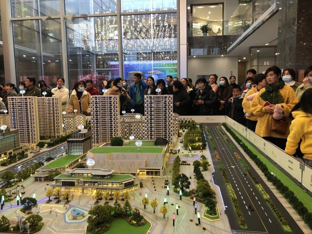 11月22日下午,经过数小时斗智斗勇的激烈比拼,掼王终于诞生,深蓝中心