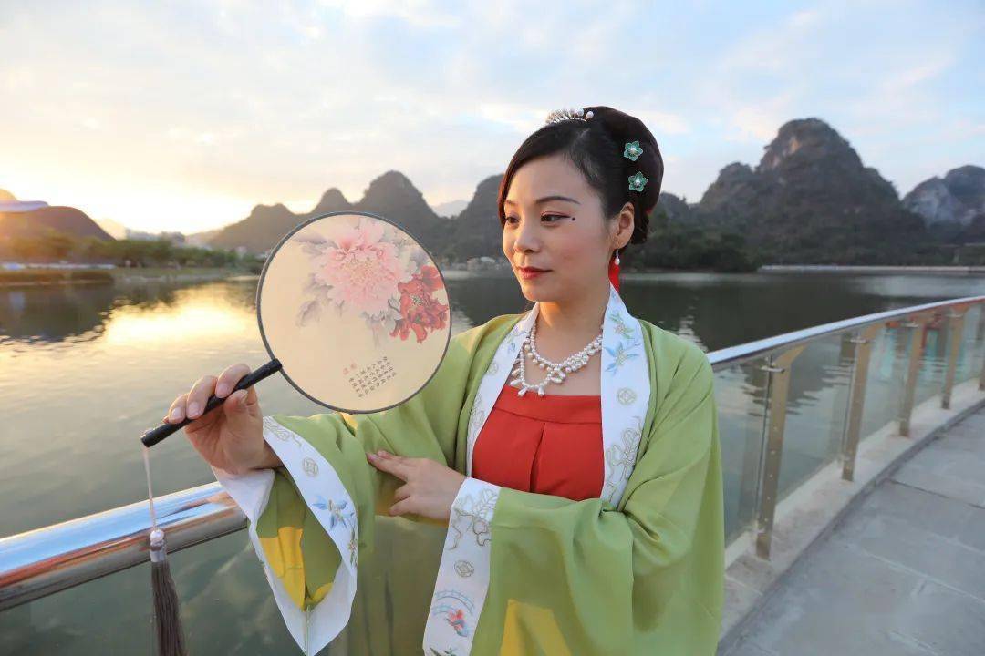 云浮一批汉服小姐姐太美了相约蟠龙天湖畔来一次汉唐风韵盛会