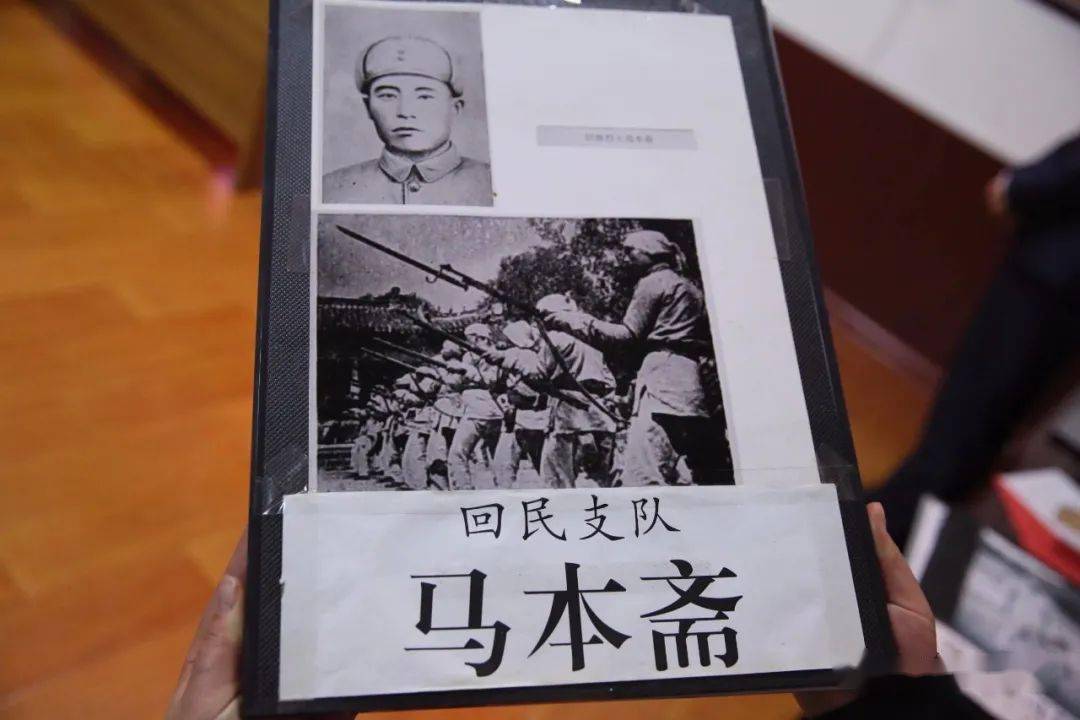 我们展示各位老师将自己听到的英雄故事记录下来第三部分弘扬抗战精神