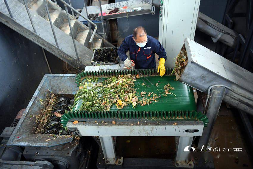 高清图这个垃圾站很厉害能把厨余垃圾吃干榨净