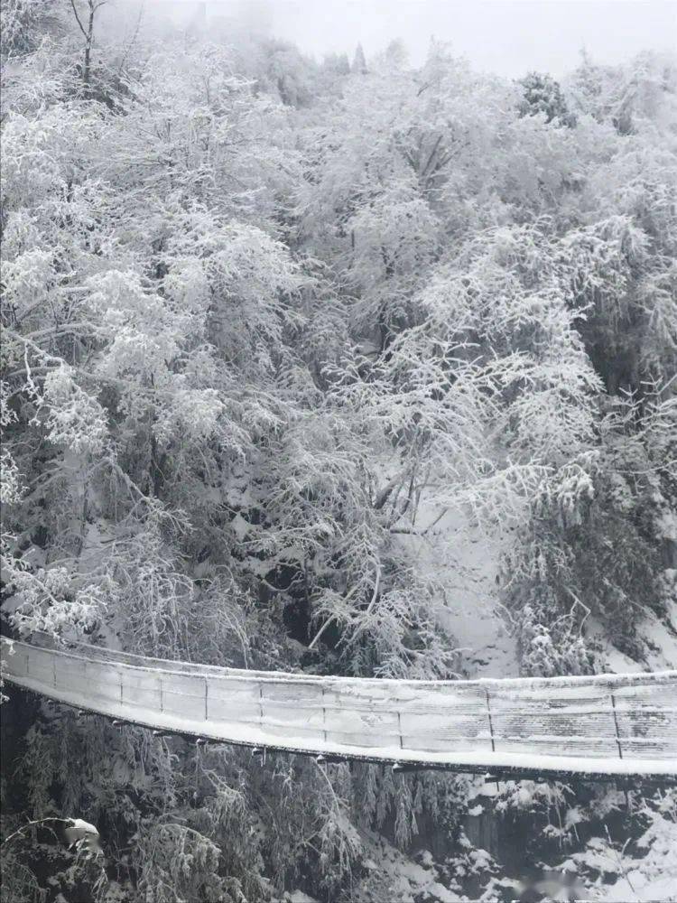 神瀑沟旅游景区雪景图片