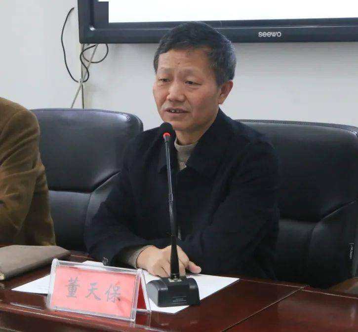 董天保校长真诚地欢迎"上挂"教师的到来,并为大家介绍了临汾三中的