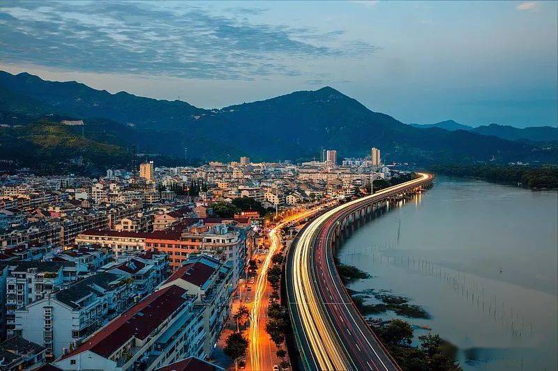 【百姓热线】温溪镇党委副书记,镇长曾邦锋走进直播间为群众解疑答惑