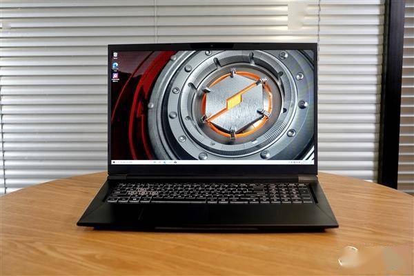 机械革命深海泰坦x3-s图赏:17.3英寸游戏本居然这么小巧_散热