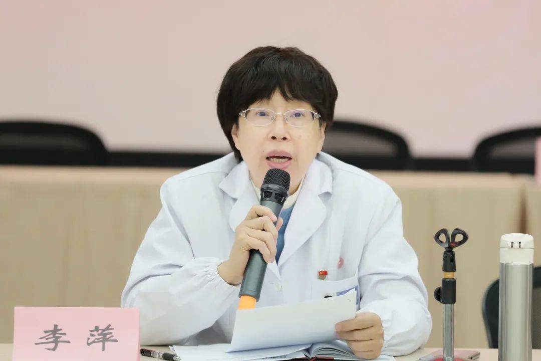 院长李萍集体约谈院长李萍作了集体约谈.