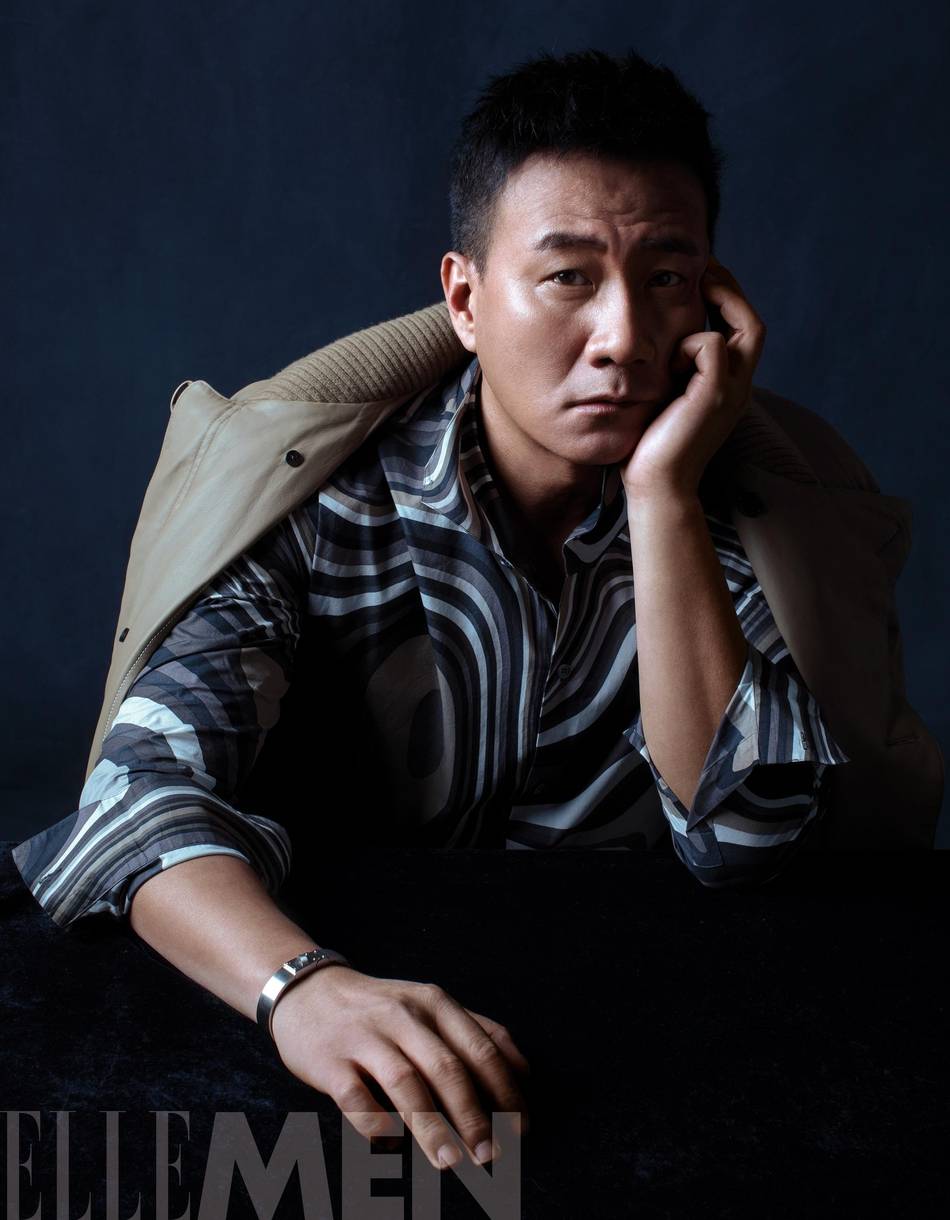 胡军登杂志封面硬汉造型爆棚!