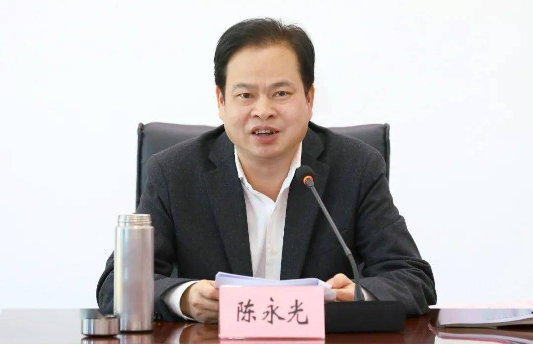 五中全会精神在基层县委召开专题学习会学习贯彻党的十