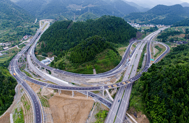 5h飚拢重庆主城,1h飚拢江北国际机场 也可以动车直达厦门,南两高速,沪