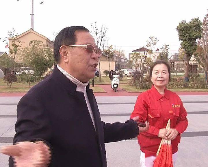 东兴印刷舞蹈战队老板带头上场员工合力展示