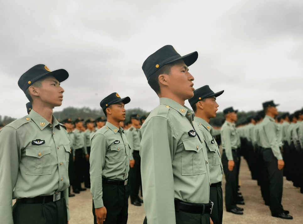 大学生入伍驻港部队图片