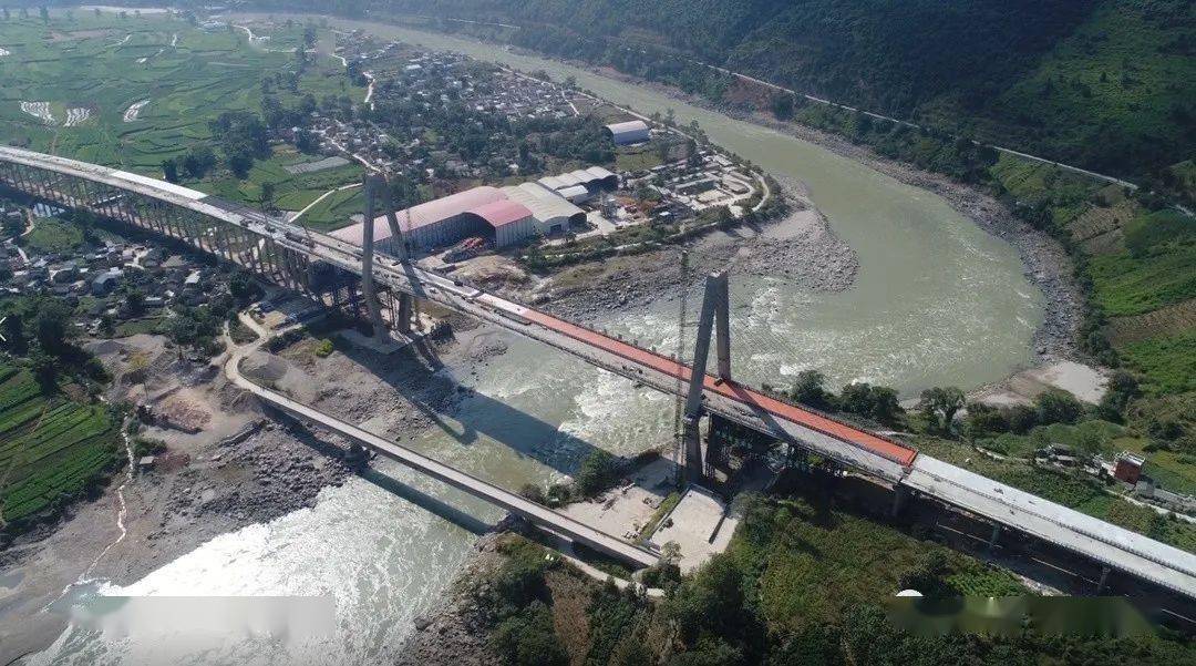 保泸高速公路今年底建成 60分钟到泸水