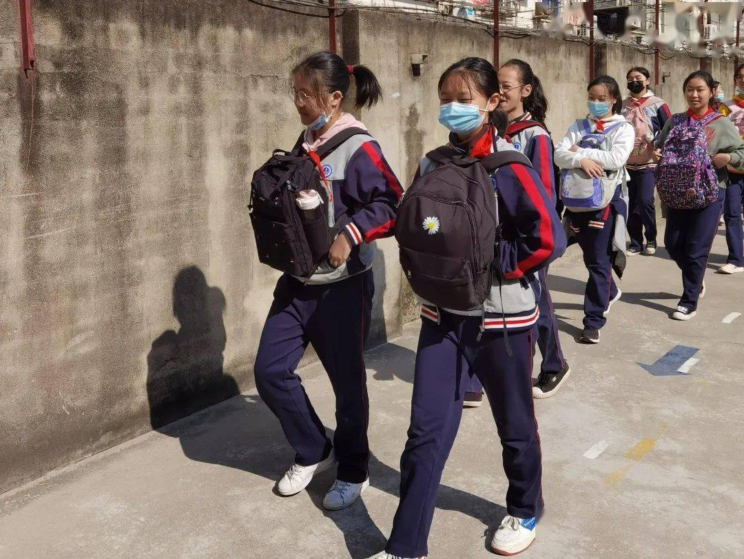 体验艰辛 学会感恩——奉贤中学附属南桥中学七年级开展"感恩教育"