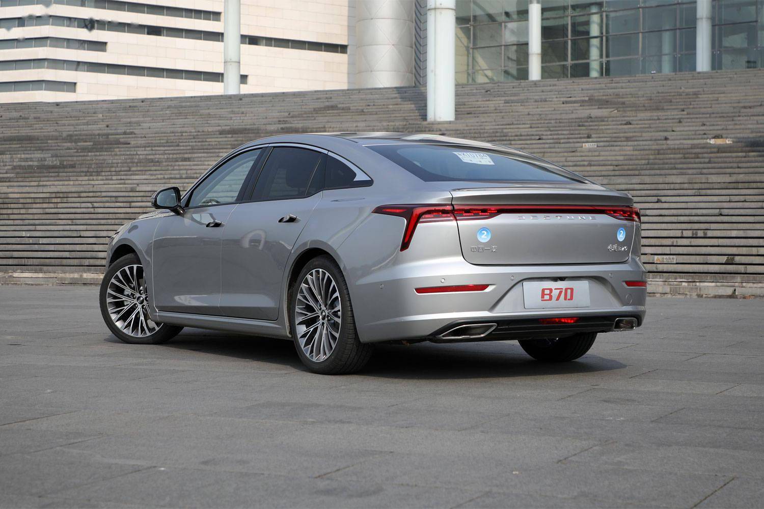 全新第三代奔腾b70上市售价9991399万元