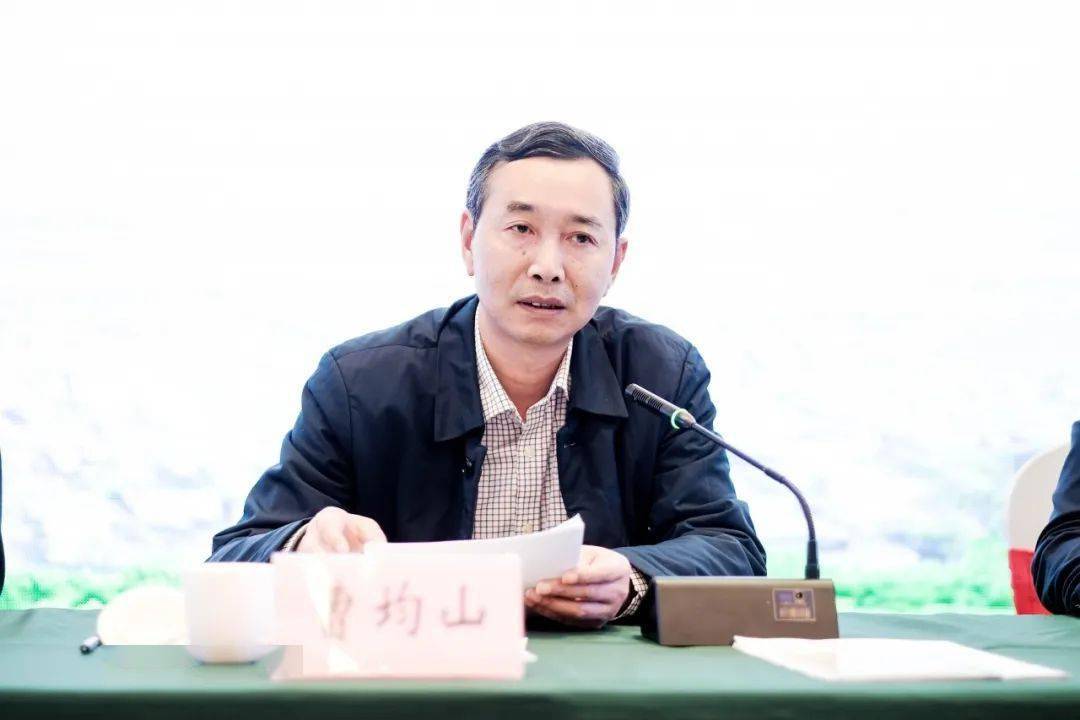 在现场培训推进会上,仪陇县政府副县长毛果到会致辞,参训代表观看了