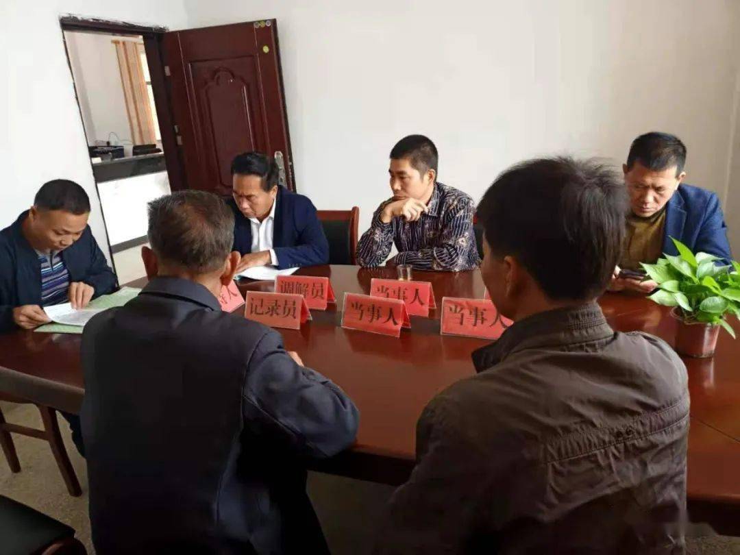 突发水泥罐车着火会昌一村干部挺身而出救人