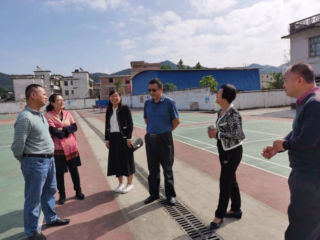 初冬探望支教老师送教连山携手并进